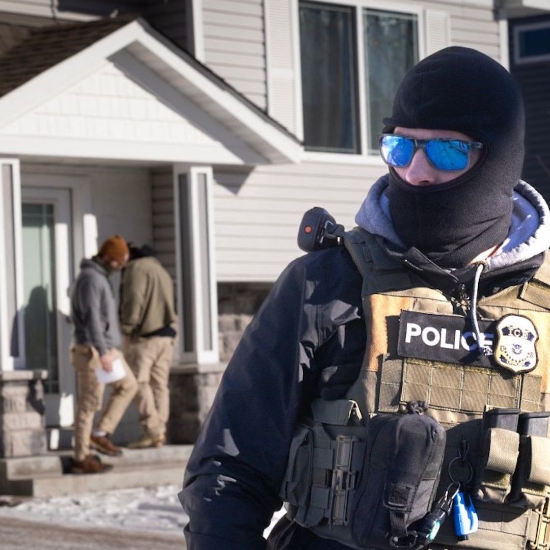 Juez suspende de forma temporal detenciones de refugiados en Minnesota