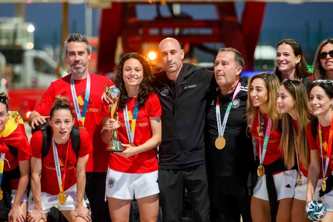 Suman Tres Denuncias a Luis Rubiales por Polémico Beso a Jugadora Española