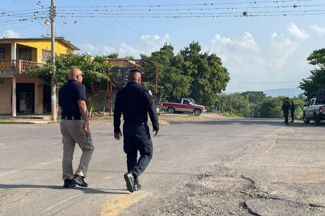 Bala Perdida Hiere en Espalda a Maestro Dentro de Primaria en Veracruz