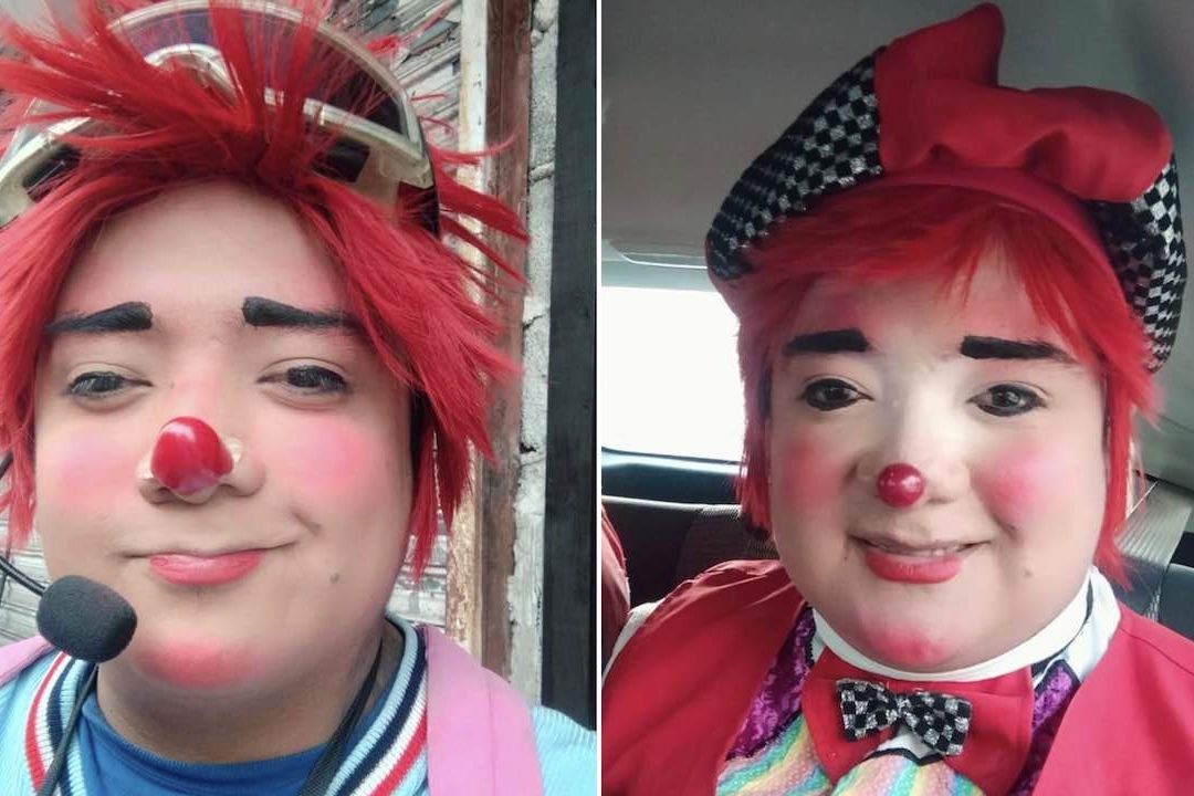 Payaso intercambia shows por útiles escolares