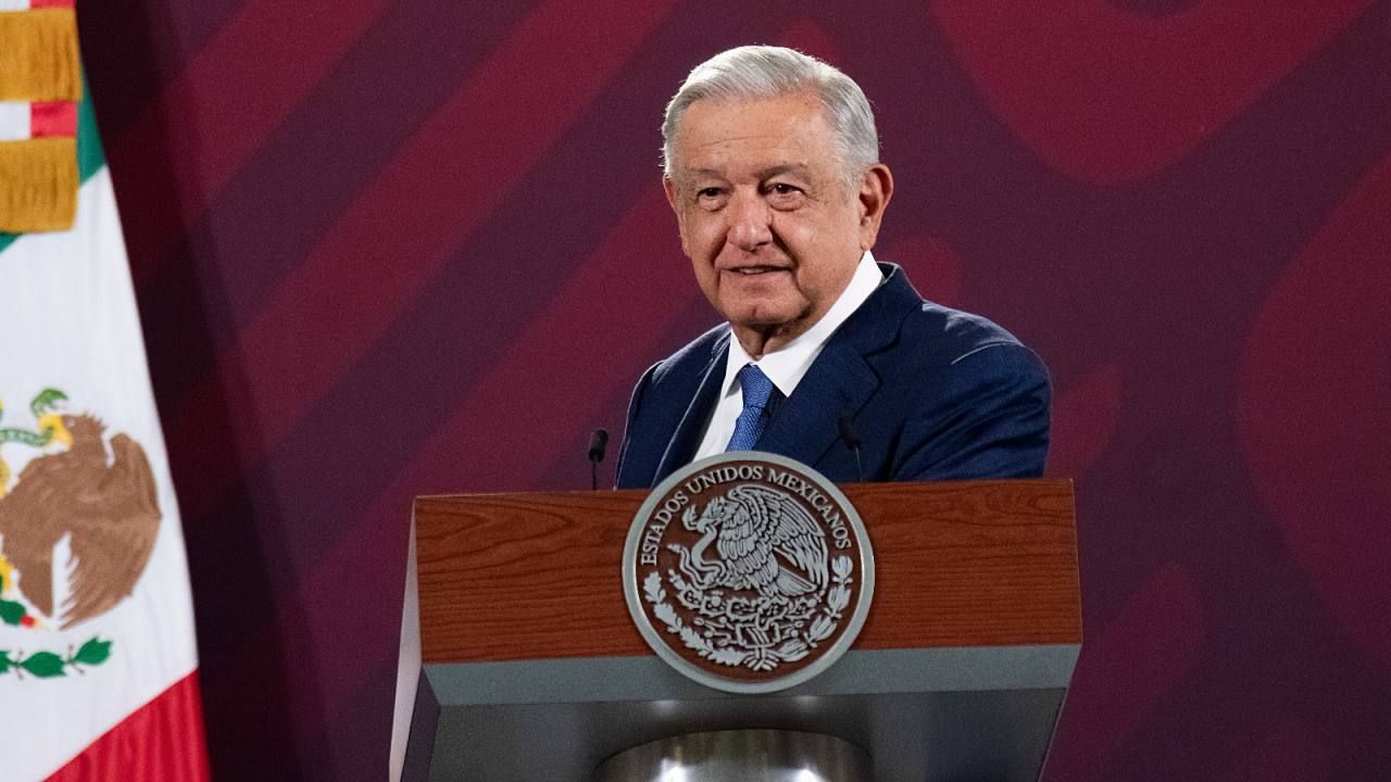 El presidente Andrés Manuel López Obrador presenta su mañanera desde Palacio Nacional