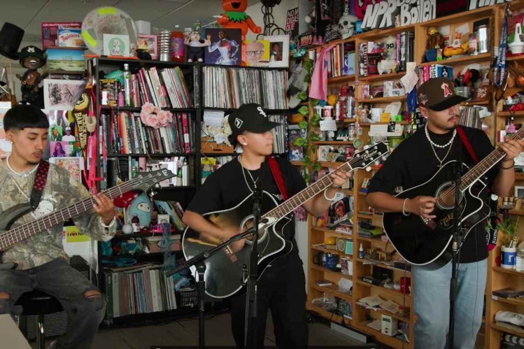 Yahritza y su Esencia Sorprende con Mini Presentación Tiny Desk