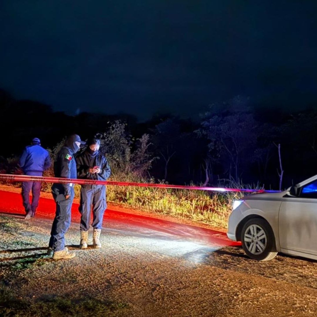 Los uniformados se trasladaron a la zona, esto tras una denuncia anónima que los llevó a ubicar el cuerpo, de quién fue identificado como "La Pulga"