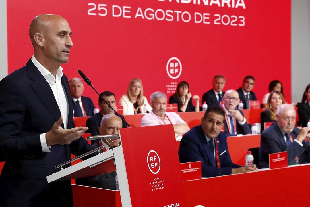 El gobierno de España hará lo que esté en su mano para que Luis Rubiales renuncia a la RFEF tras beso a jugadora