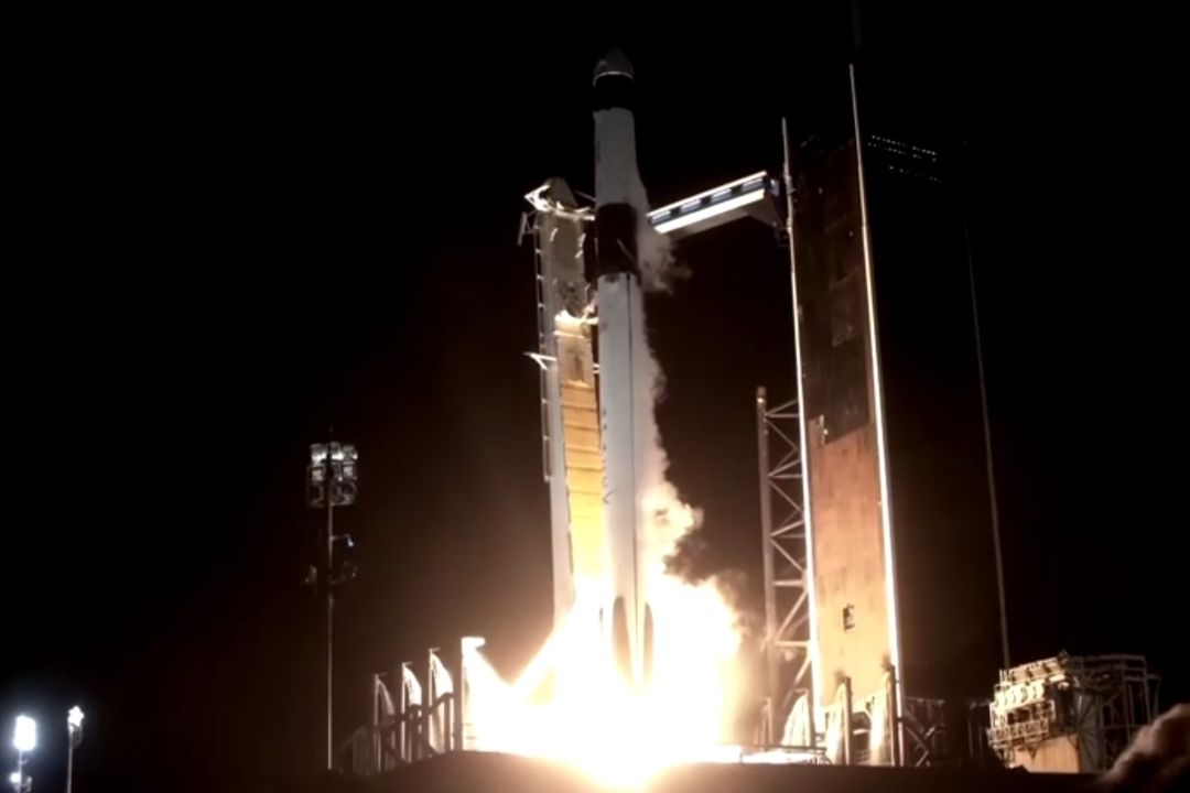Despega con Éxito Cohete de SpaceX Crew-7 Hacia la Estación Espacial Internacional