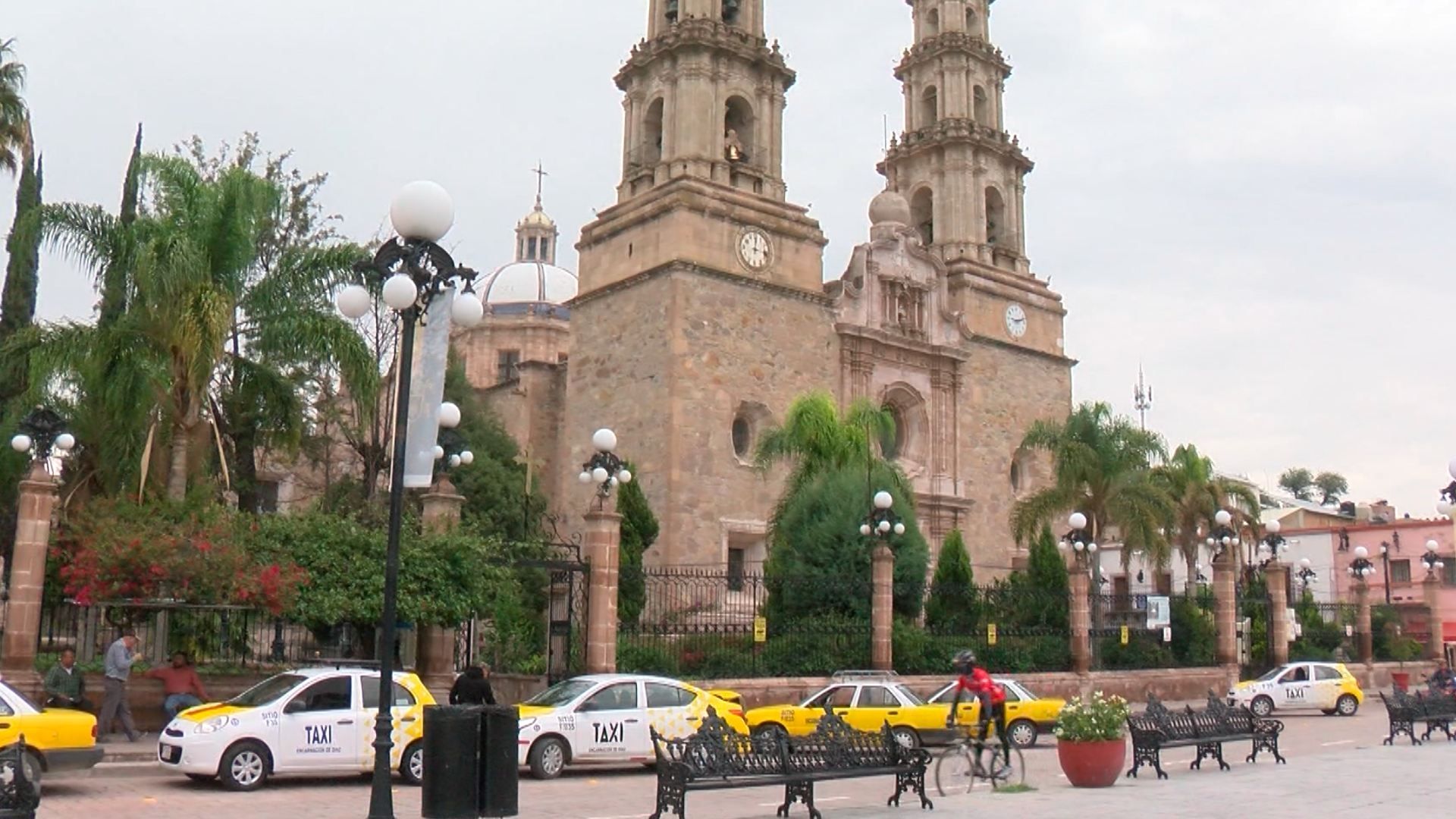Detuvieron a hombres que realizaban cobro de piso en Encarnación de Díaz
