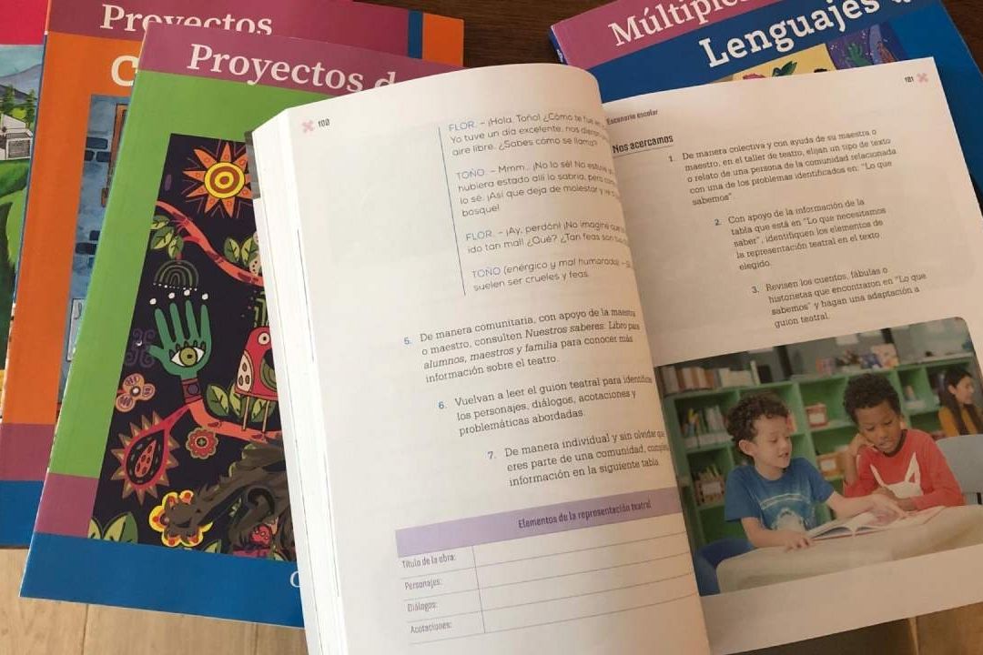 La Arquidiócesis de México expuso que aunque "los libros son materiales auxiliares, la educación se da en el encuentro entre personas"