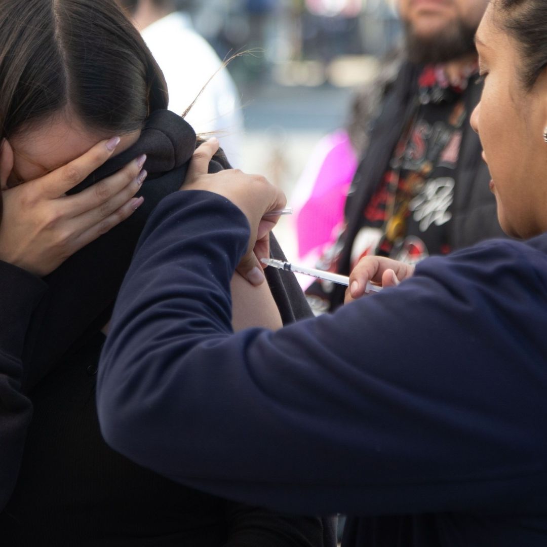 A Buscar la Cartilla: Millennials, Preocupados por si Fueron Vacunados Contra el Sarampión.