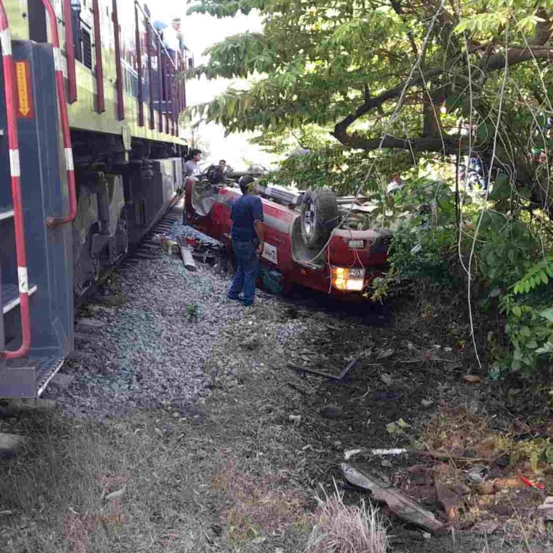 Choque de Camioneta Contra Tren Deja Varios Lesionados en Colonias Patria Libre y Francisco I Madero Cosoleacaque Veracruz