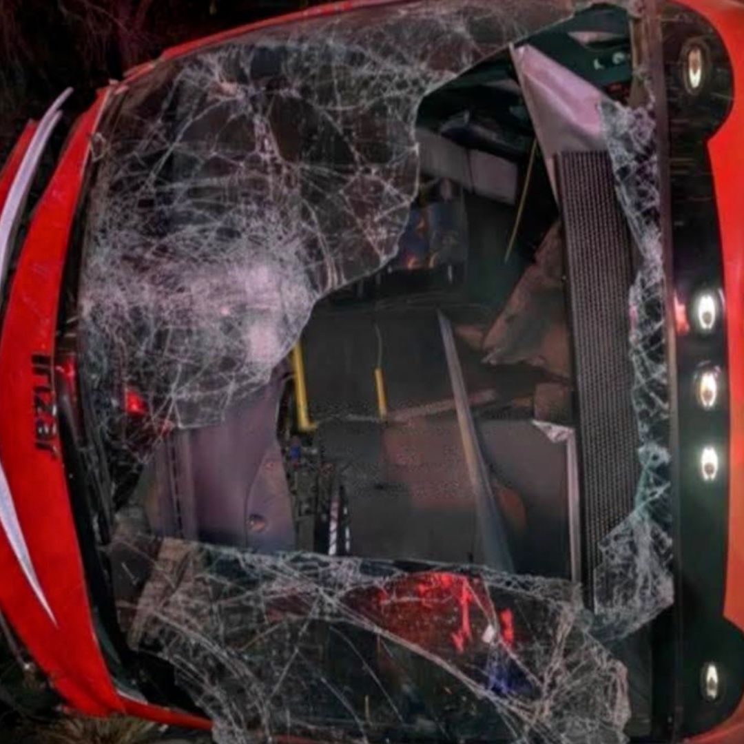 Accidente Volcadura Autobus de Pasajeros EXXAL en Autopista Teziutlán Virreyes Libres Cuyoaco