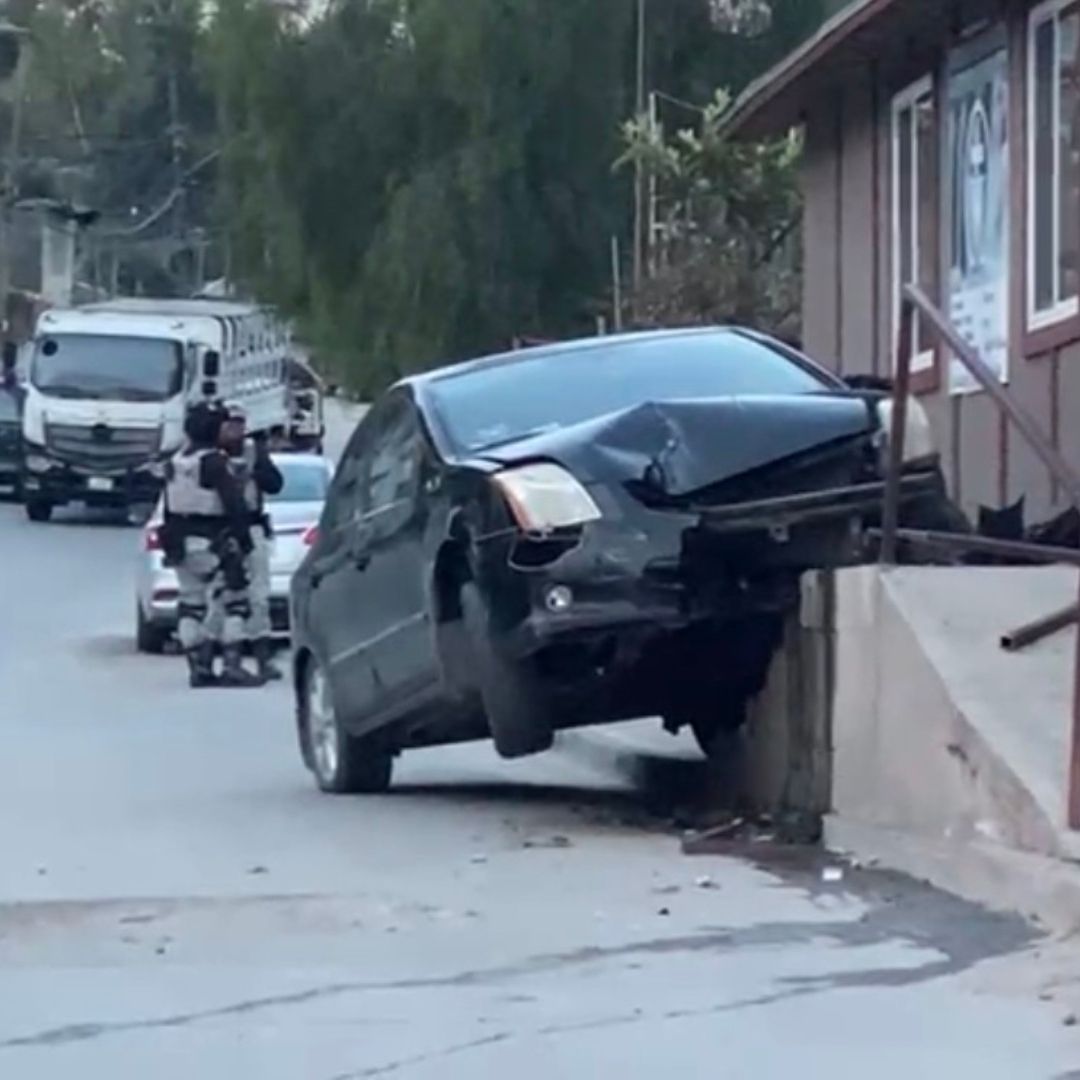 Balean a Conductor y se Impacta Contra Iglesia en Colonia Reforma de Tijuana