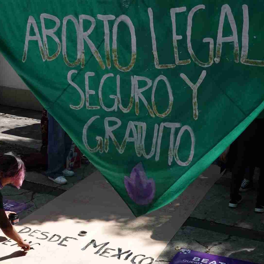 Integrantes de colectivas feministas protestaron a favor del aborto