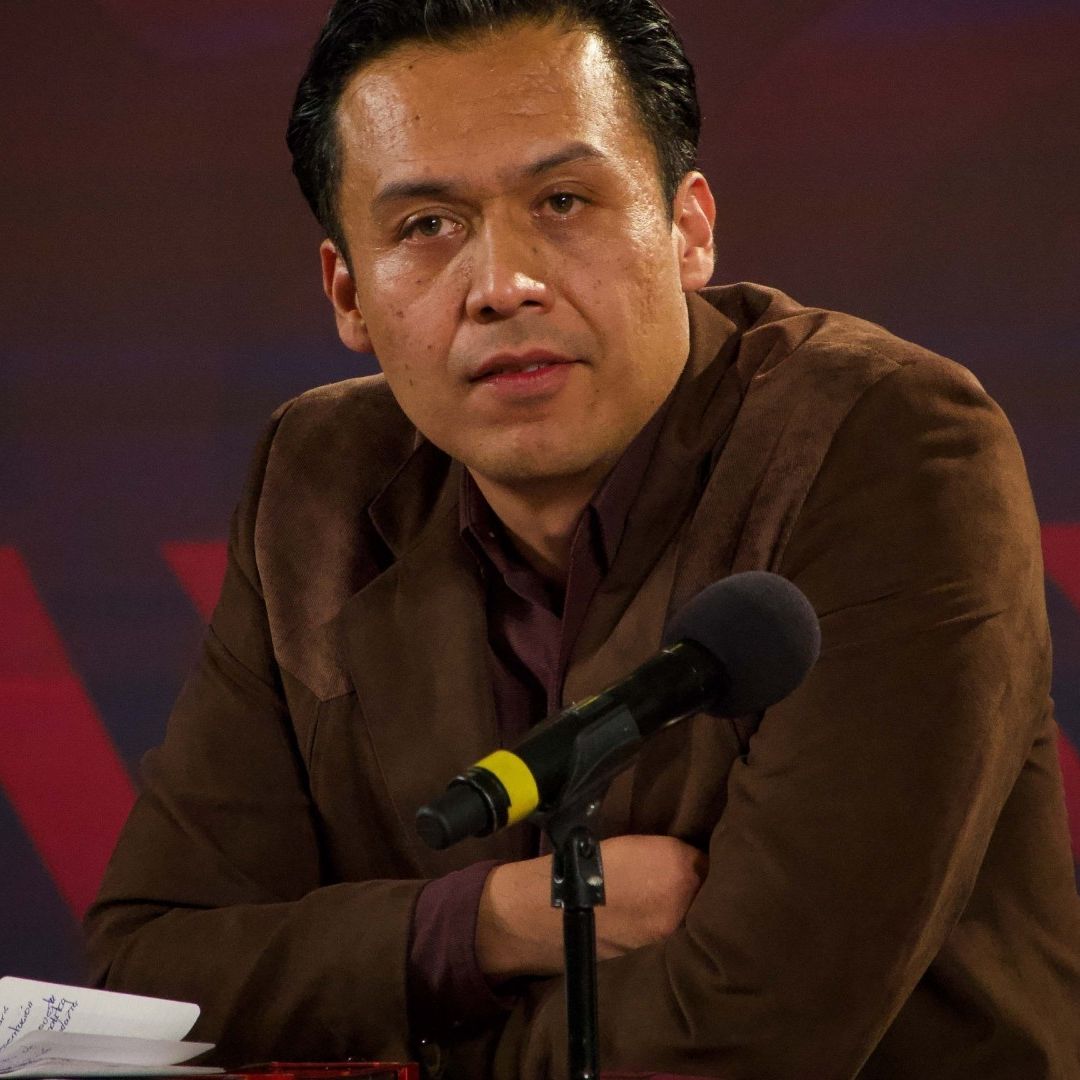 Detalla la SEP el Desacuerdo con Marx Arriaga; Él Se "Atrinchera" en Oficinas  .