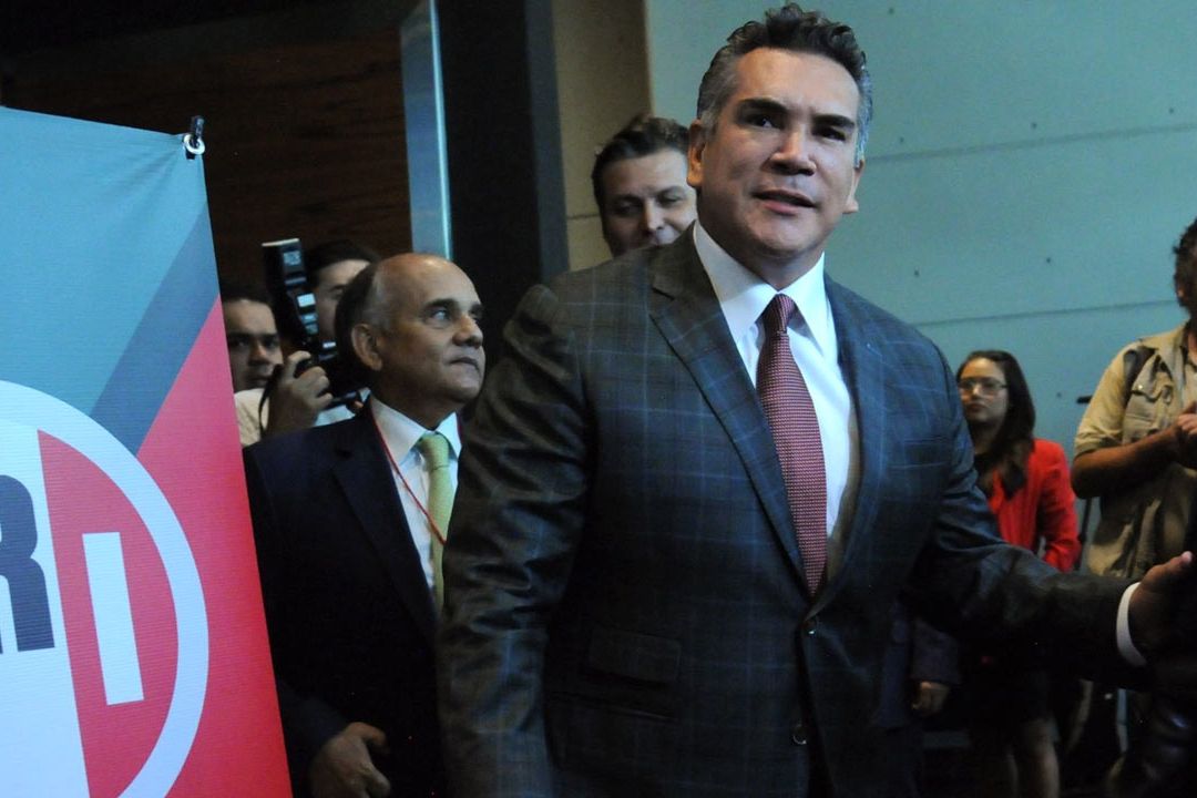 Alejandro Moreno en un evento del PRI el 29 de agosto de 2023