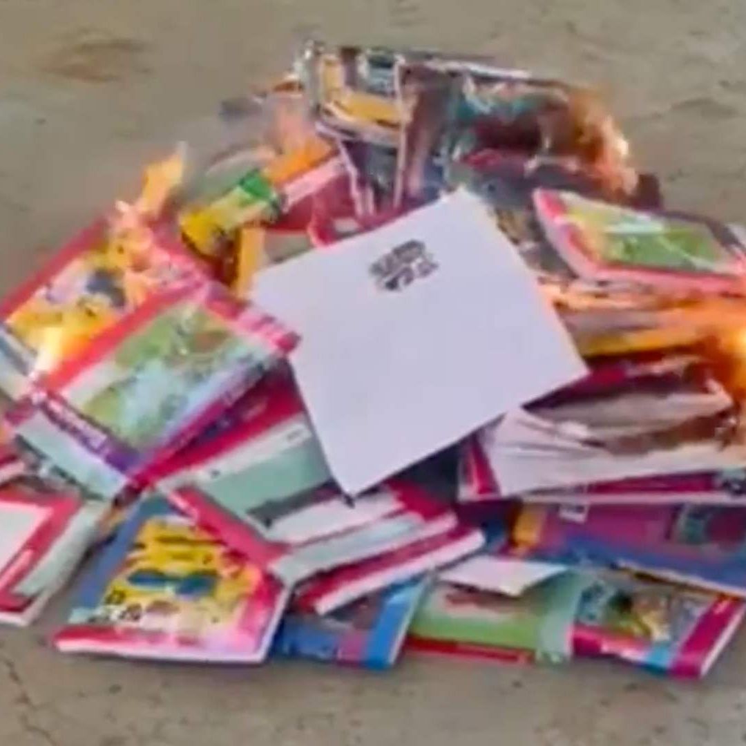 Queman Libros de Texto en Astacinga, Veracruz