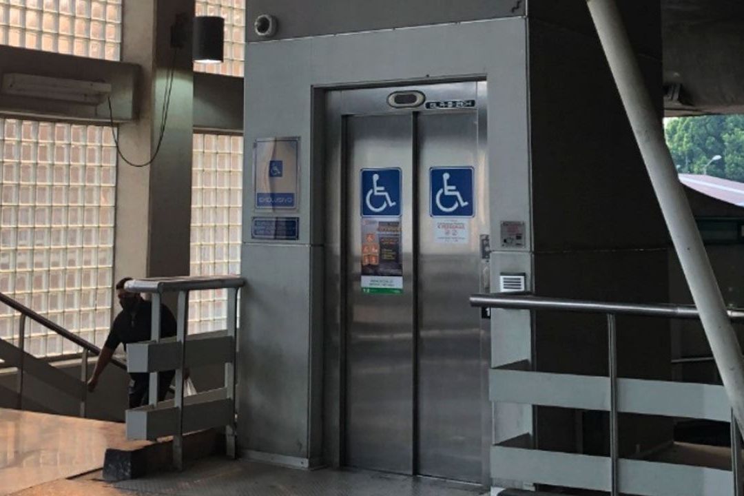 Mujer atrapada en el elevador del Metro Chabacano en CDMX