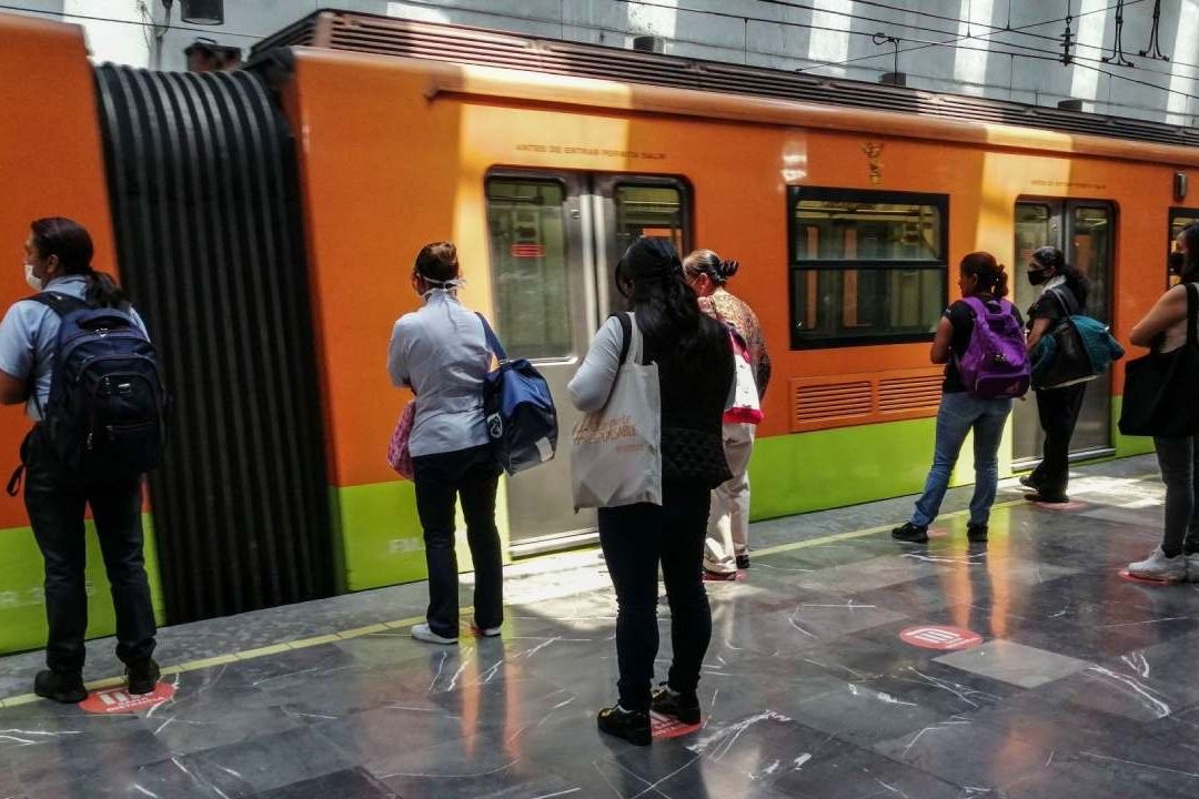 SSC Aclara Video de Policía Grabando a Mujeres en el Metro