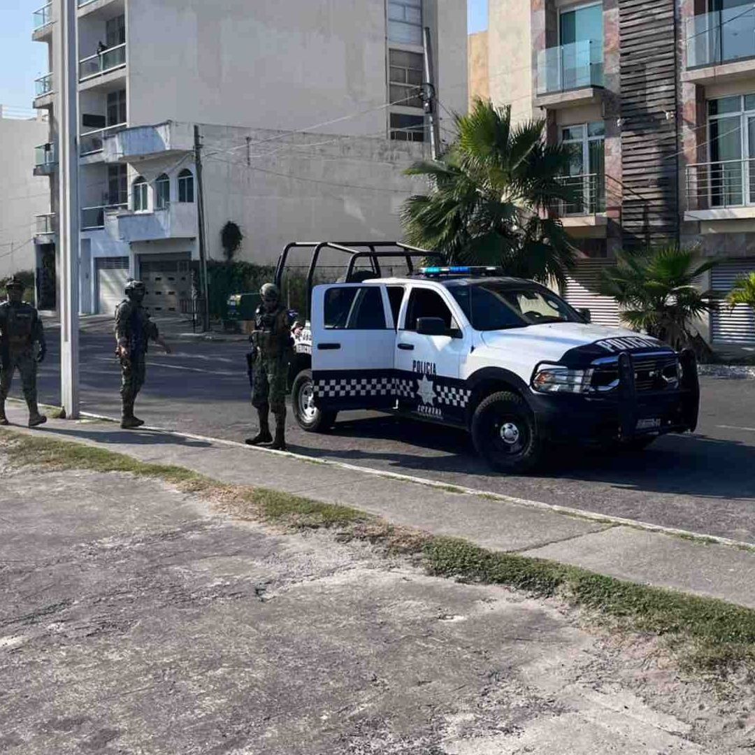 Menor de Edad y su Padre son Rescatados de Sufrir Ahogamiento en Playa Vicente Fox de Boca del Río Veracruz