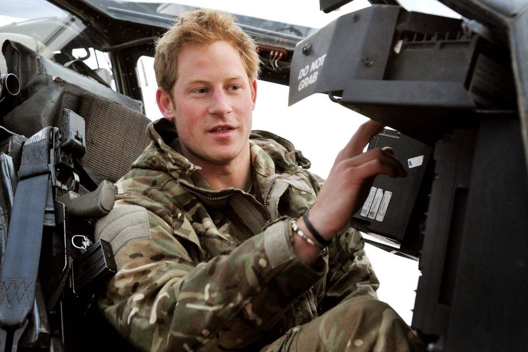 El príncipe Harry admitió que pudo afrontar el trauma de perder a su madre tras servir como militar en Afganistán
