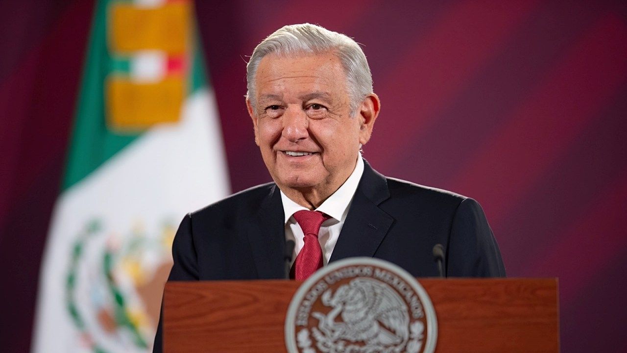 El presidente Andrés Manuel López Obrador presenta su mañanera desde Palacio Nacional