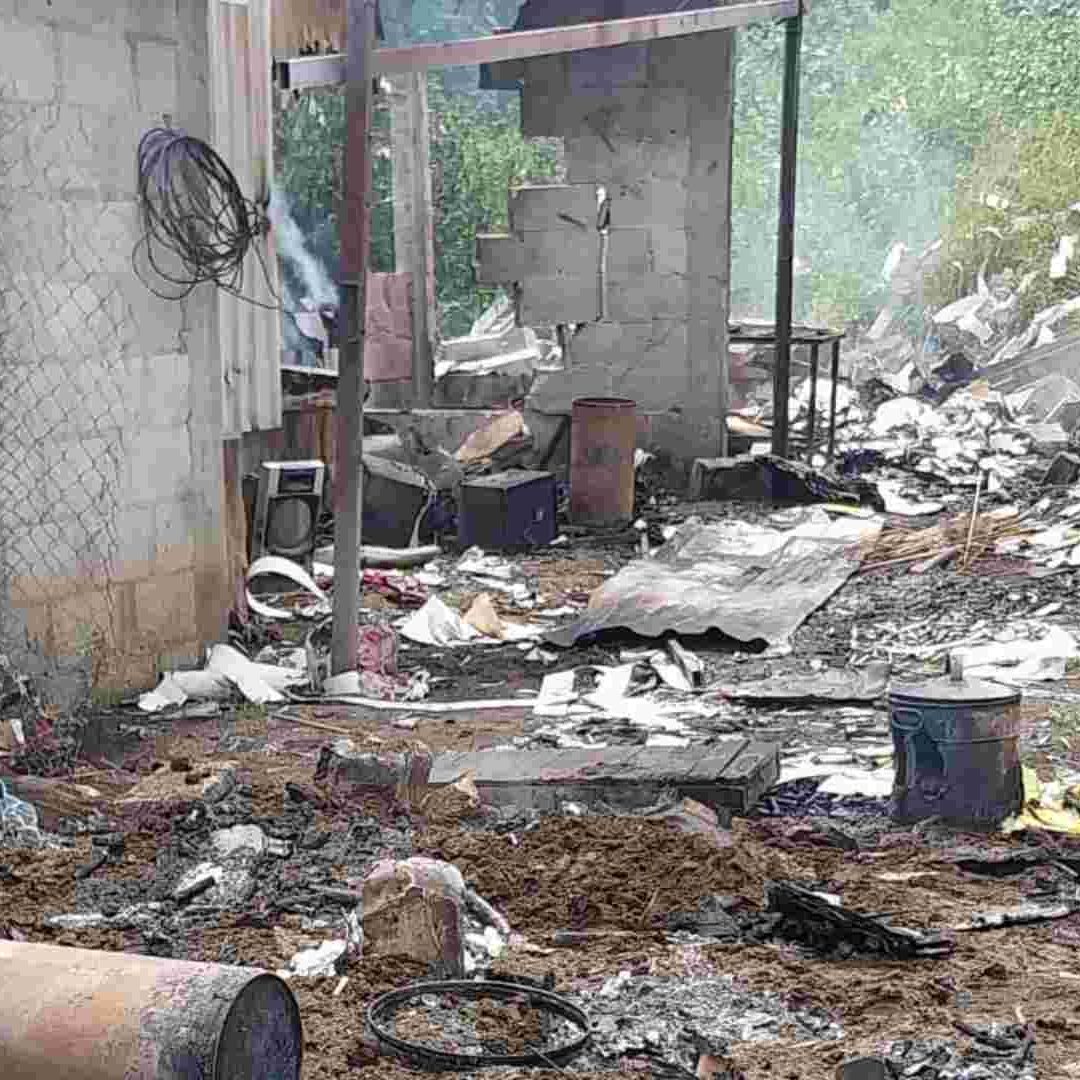 Un incendio fue provocado por la explosión de material pirotécnico en un inmueble clandestino en Puebla