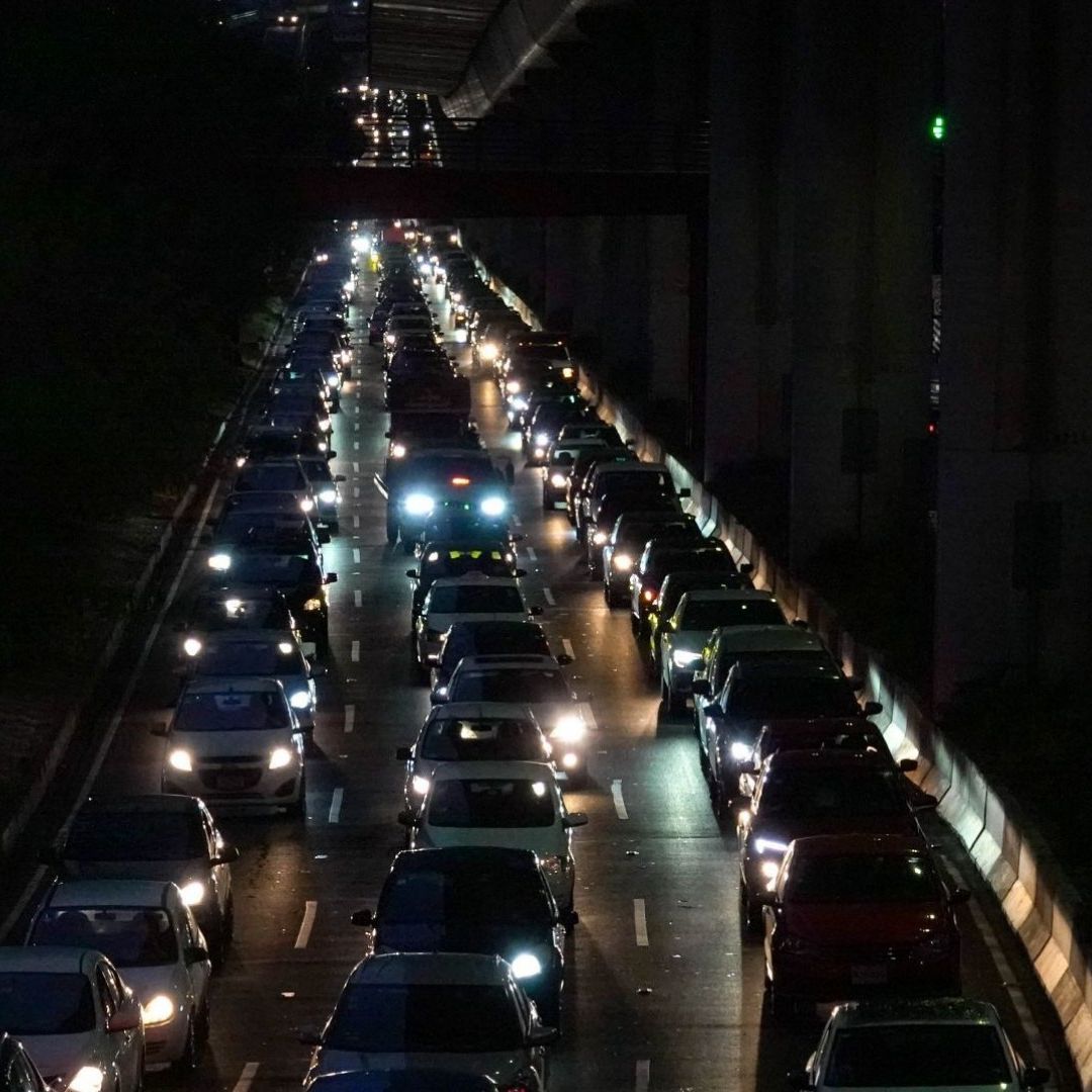 Qué carros sí circulan hoy 14 de febrero 2026 si sigue la contingencia placas exentas en CDMX y Edomex