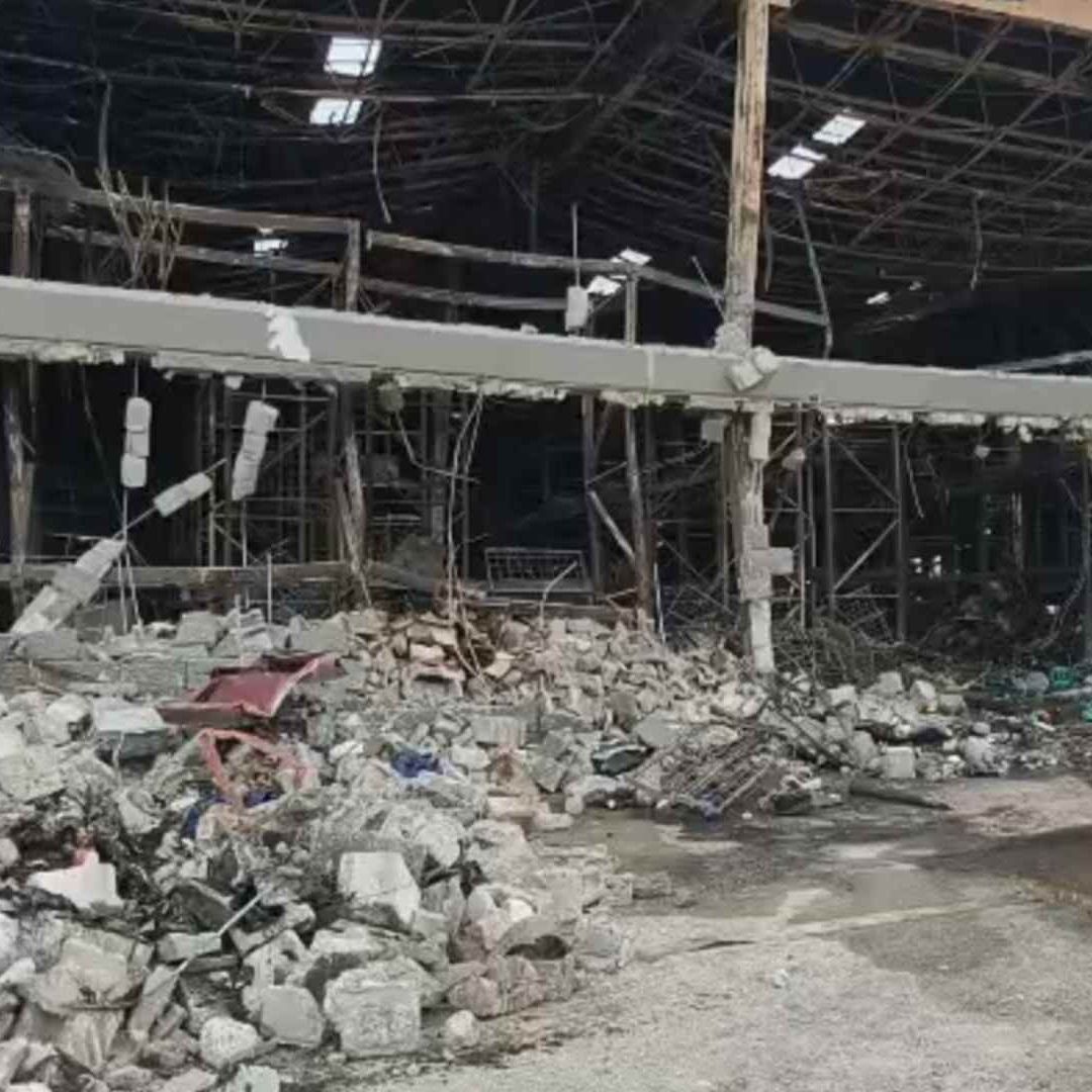 Llegan Peritos de la Fiscalía a Supermercado de Club Incendiado en Hermosillo, Sonora