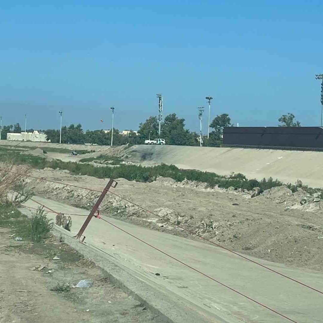 Se registra cruce masivo de migrantes en la frontera de Tijuana