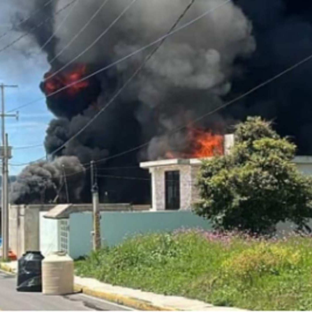 Incendio en Fábrica de Tinacos Provoca Desalojo en Tlaxcala