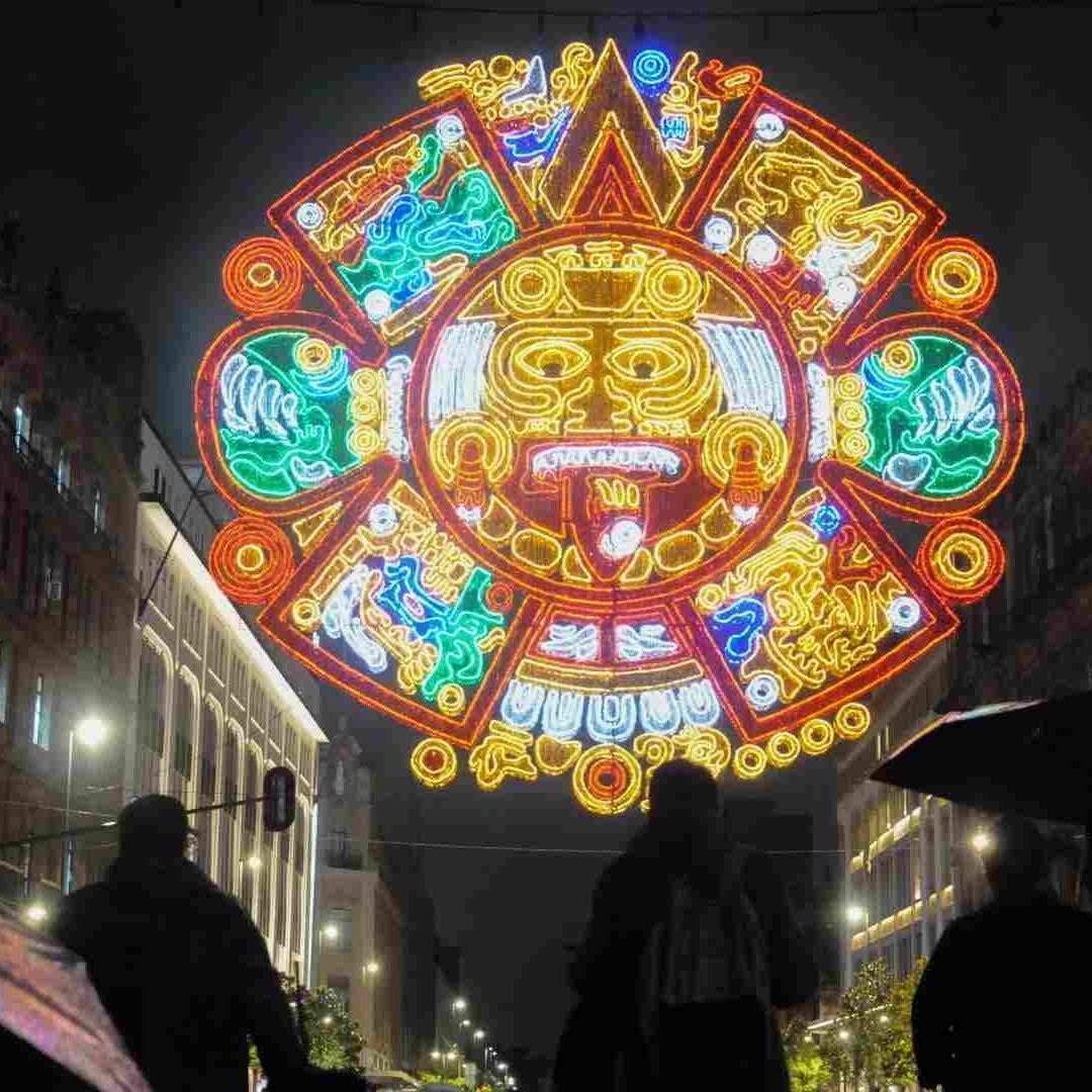 Alumbrado patrio en el Zócalo CDMX este septiembre 2023