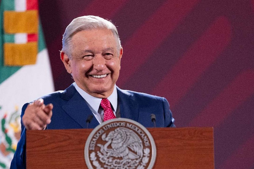El presidente Andrés Manuel López Obrador presenta su mañanera desde Palacio Nacional