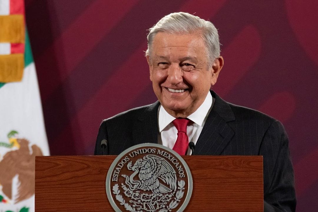 El presidente Andrés Manuel López Obrador presenta su mañanera desde Palacio Nacional