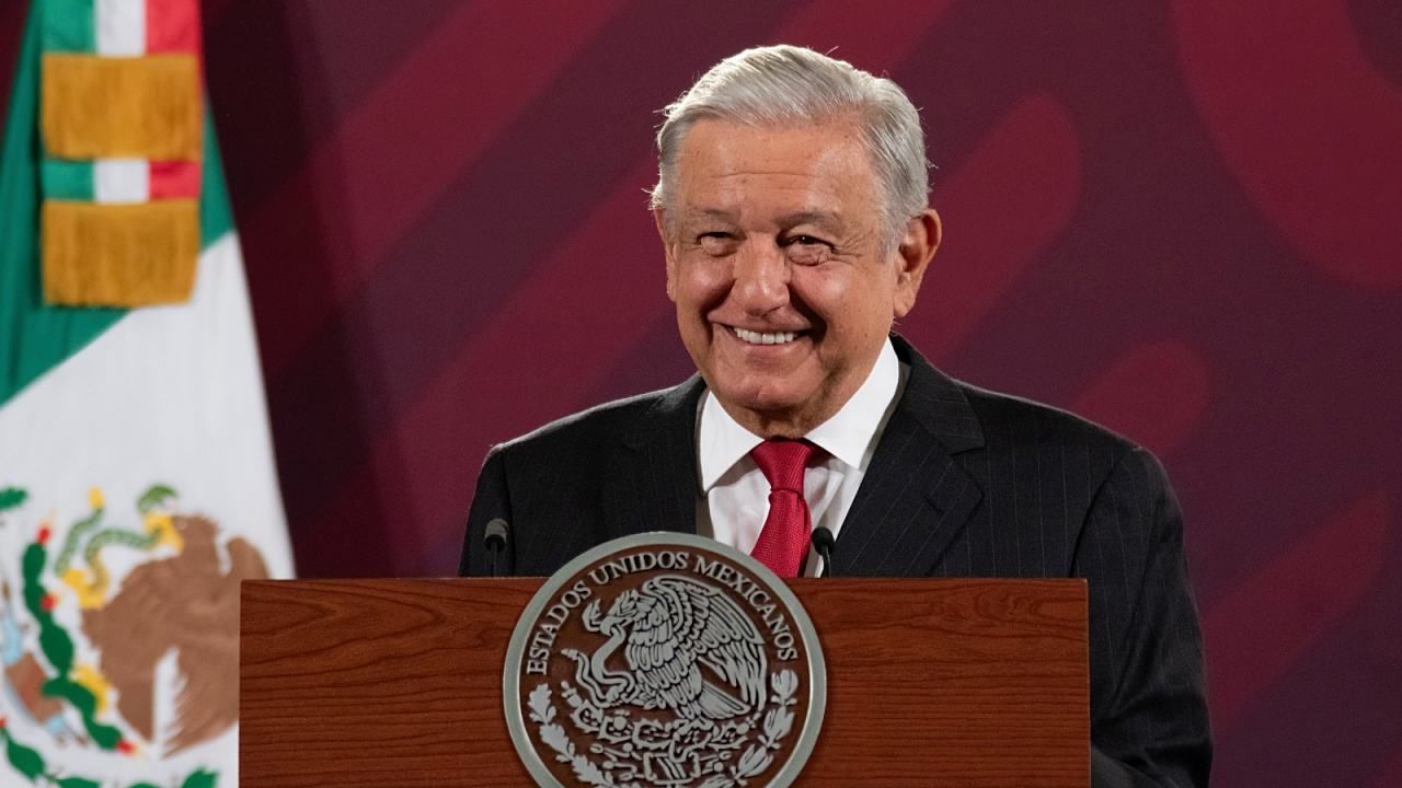 El presidente Andrés Manuel López Obrador presenta su mañanera desde Palacio Nacional