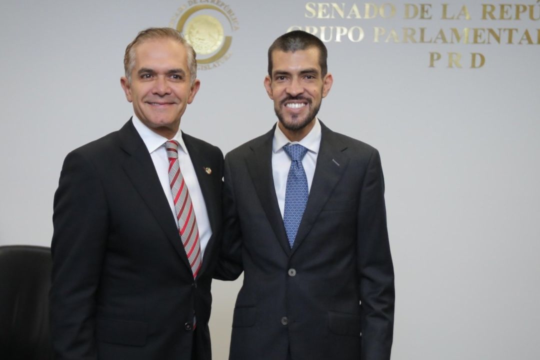 El Senado otorgó licencia por un día a Miguel Ángel Mancera, para que su suplente Juan Pablo Adame tomara posesión como su suplente y así cumplir su sueño de ser senador