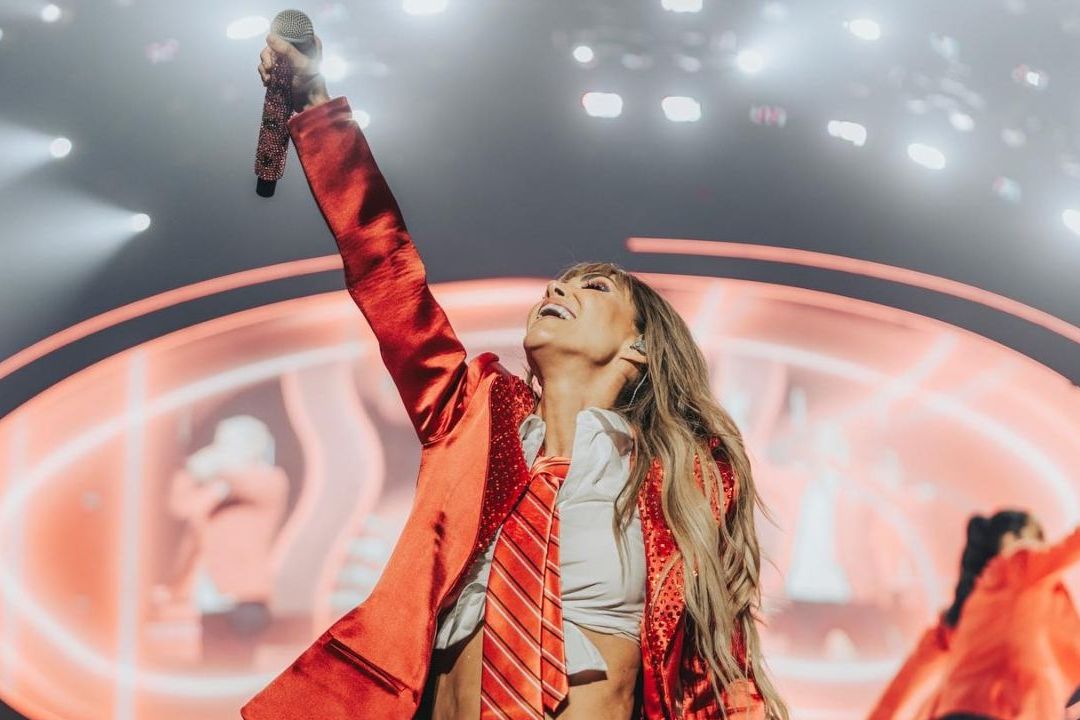 Pulsera golpea a Anahí durante concierto de RBD en EUA