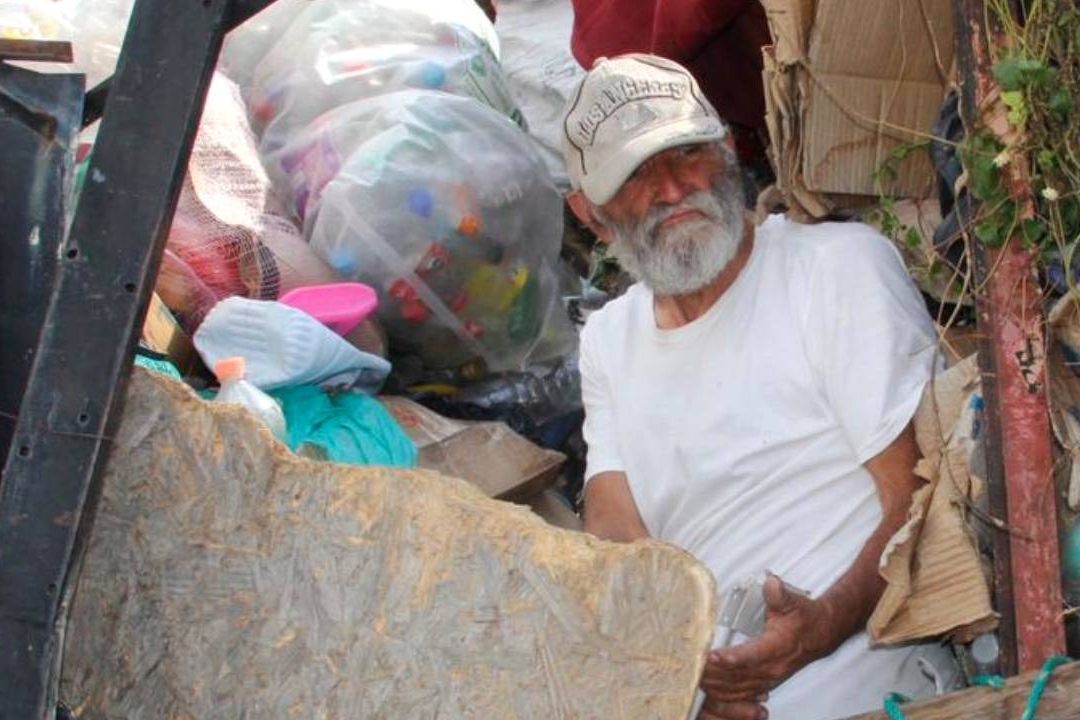 El exprofesor Antonio Freyermuth dio clases de Ingeniería en el IPN y UNAM antes de perder su empleo en 2015 y convertirse en pepenador