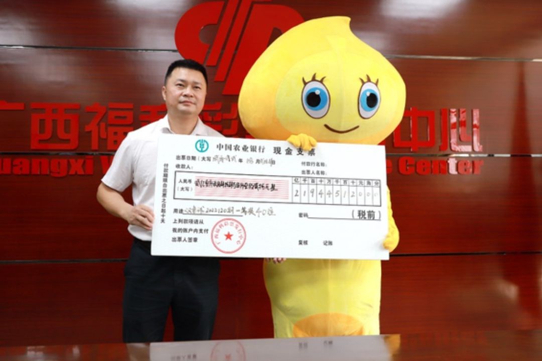 Un hombre en China ganó 30 millones de euros en la lotería