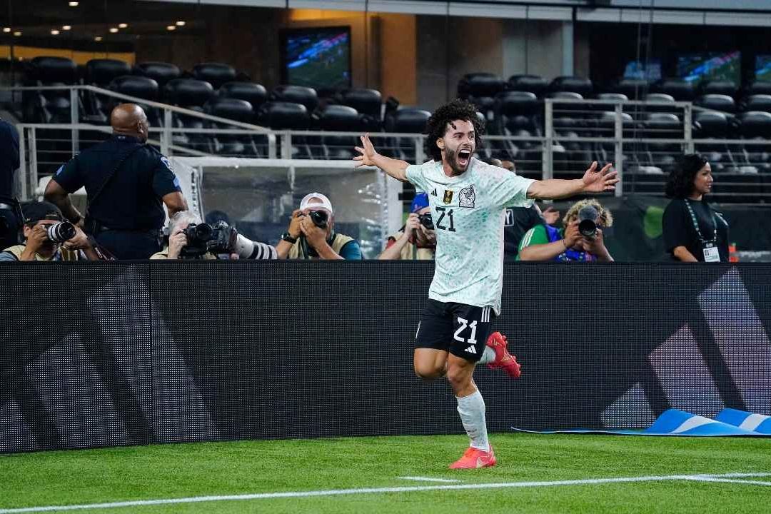 Chino Huerta mete gol en debut con la Selección Mexicana