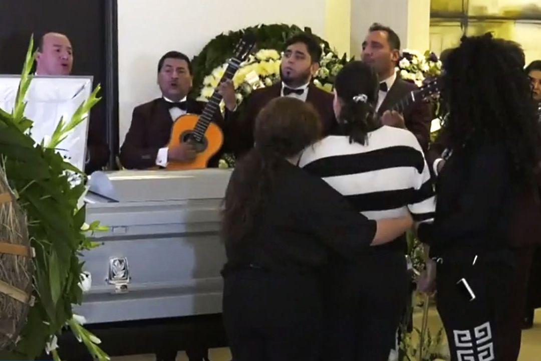 Amigos y familiares dan último adiós al actor Benito Castro