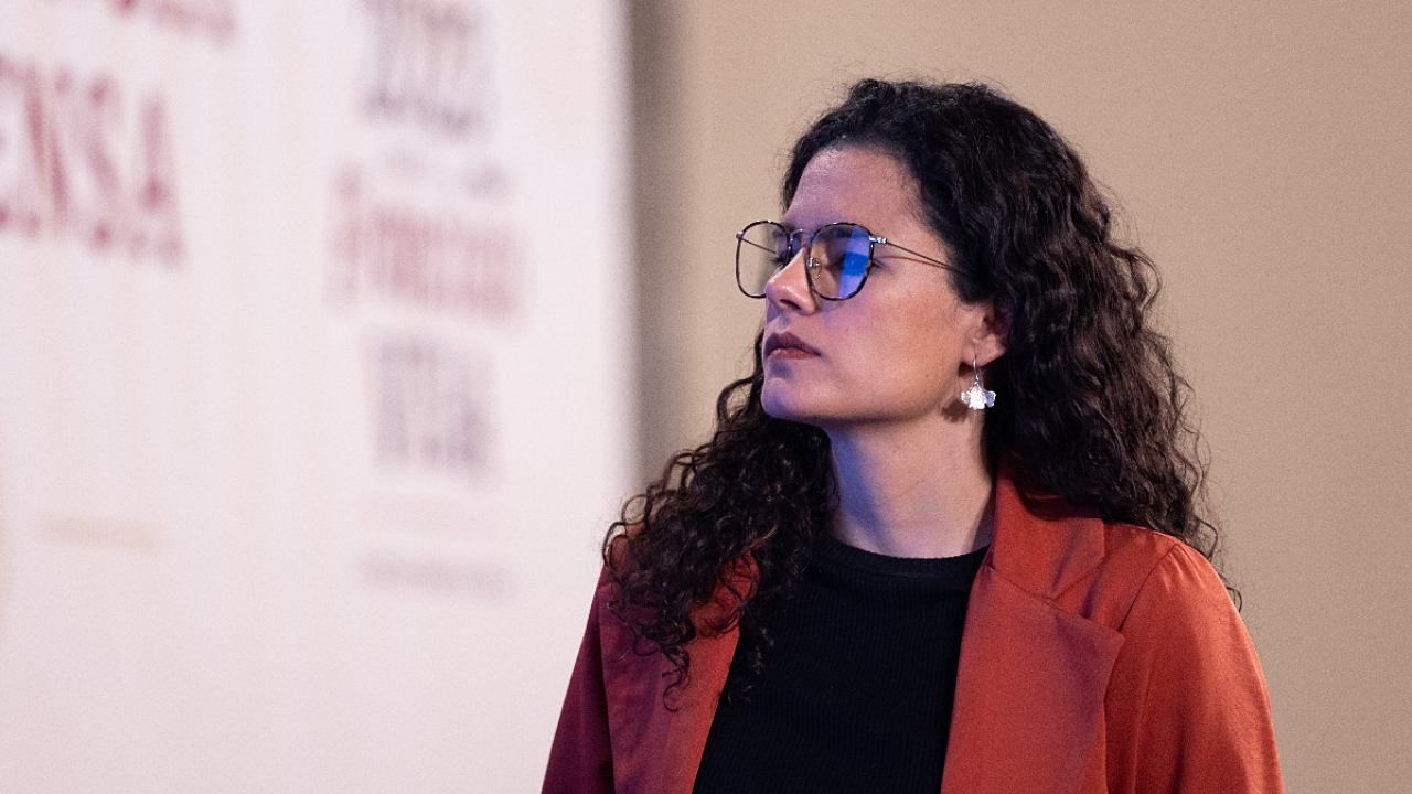 Luisa María Alcalde presenta conferencia de prensa en representación de AMLO