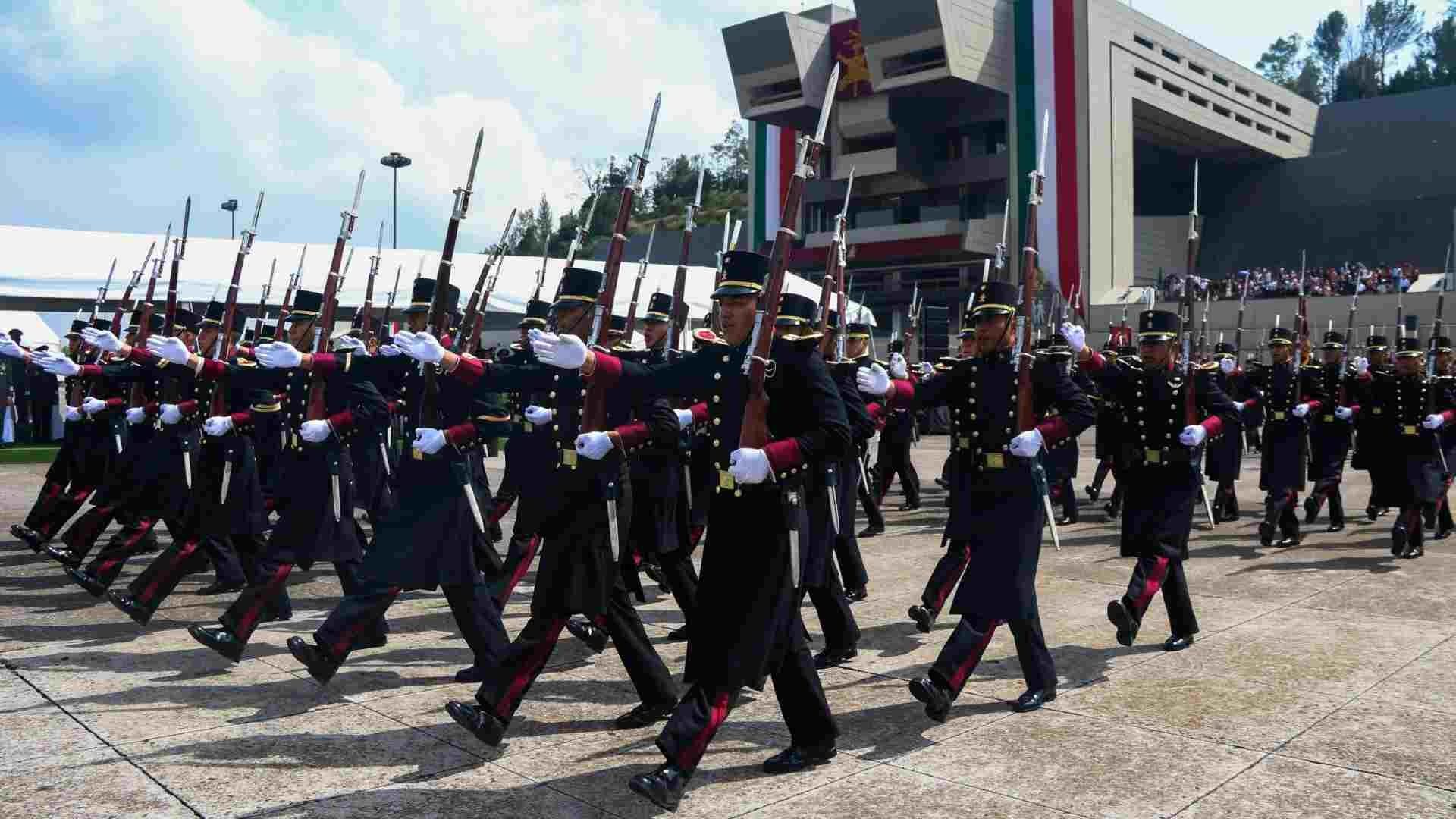Cadetes en el Colegio Militar