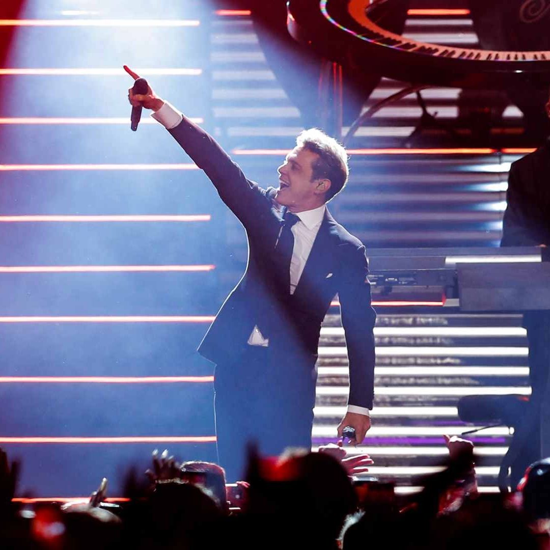 Luis Miguel regala espectacular ramo de rosas a Paloma Cuevas