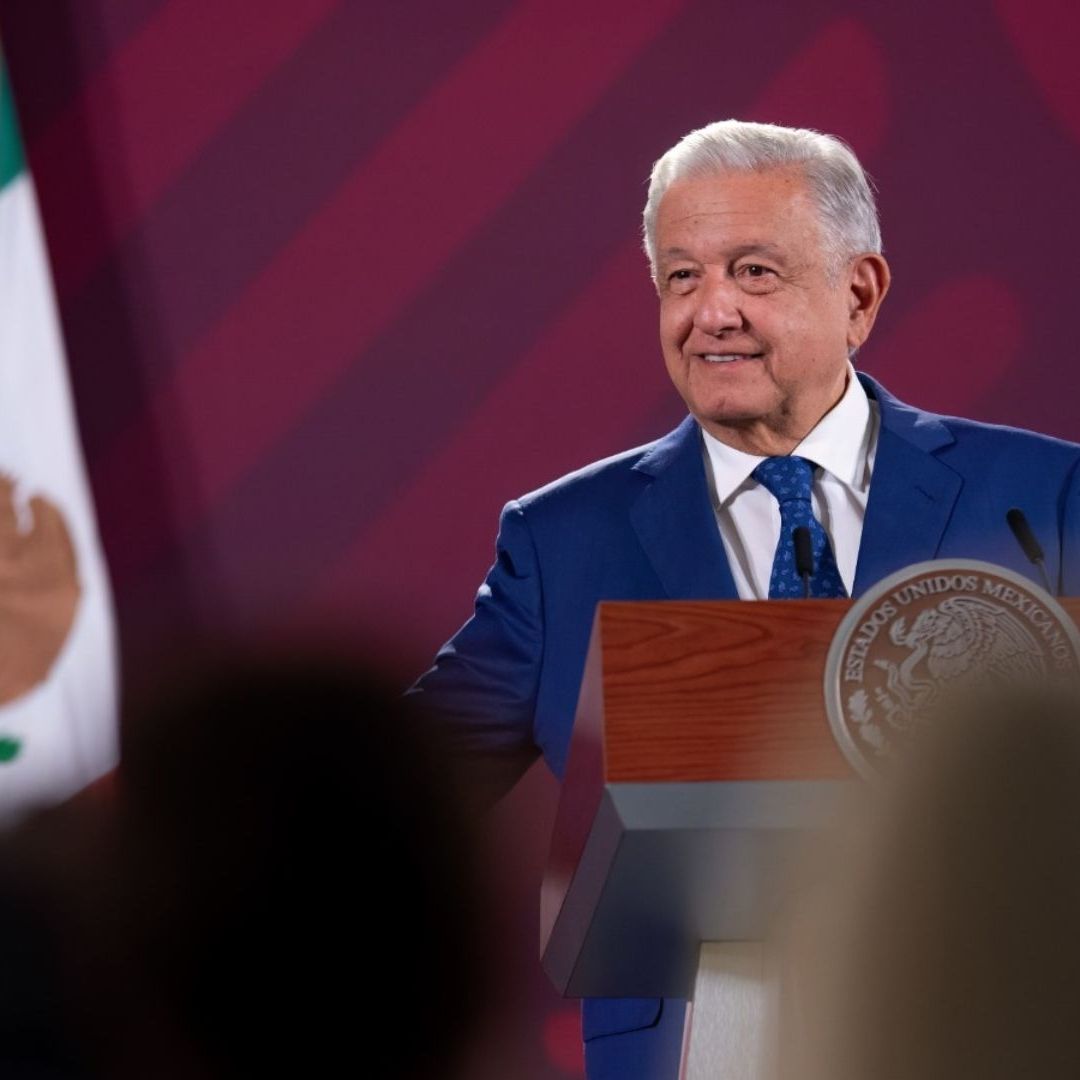 AMLO asegura que necesita el aval de los padres para revelar los audios.