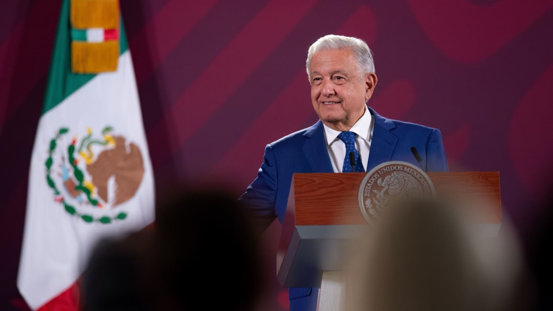 AMLO asegura que necesita el aval de los padres para revelar los audios.