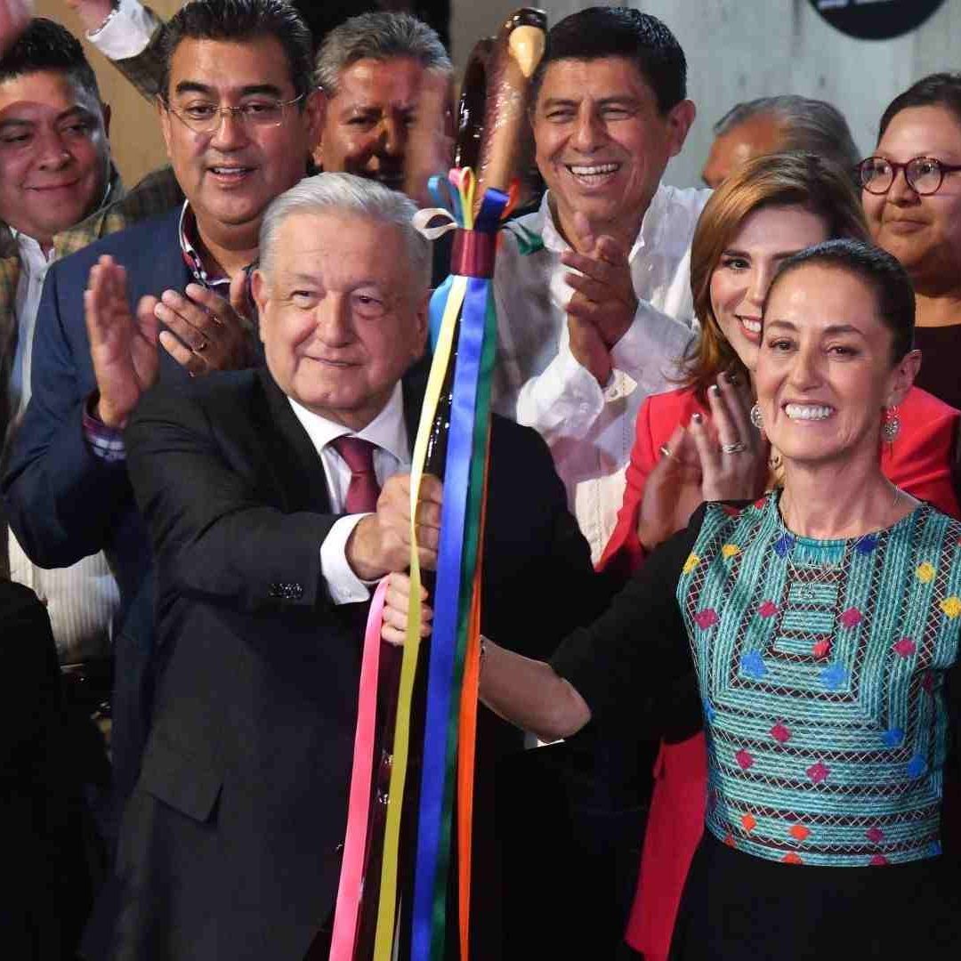 AMLO entrega bastón de mando a Claudia Sheinbaum