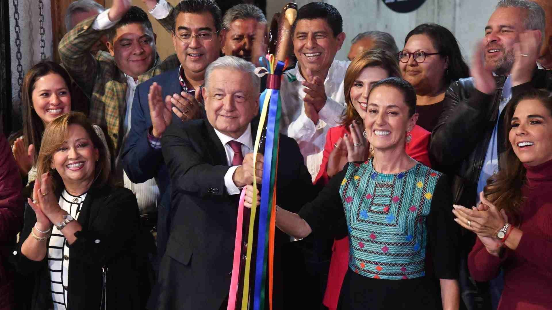 AMLO entrega bastón de mando a Claudia Sheinbaum