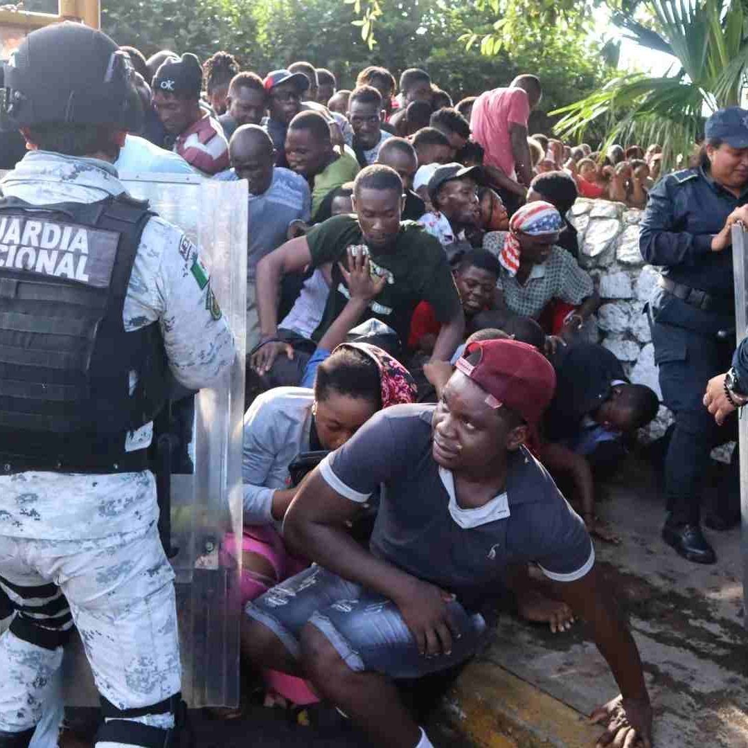 Migrantes intentaron ingresar a oficinas de la Comar en Chiapas