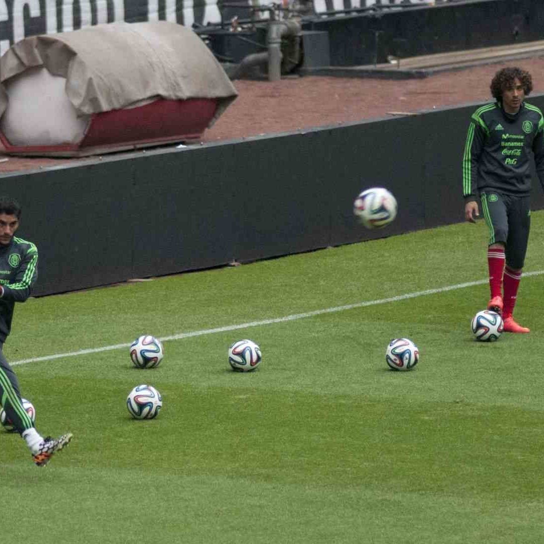 Corona y Ochoa estaban en gran momento en 2014, pero fue Memo quien finalmente se quedó con la titularidad para el Mundial de Brasil. Foto: Cuartoscuro | Archivo