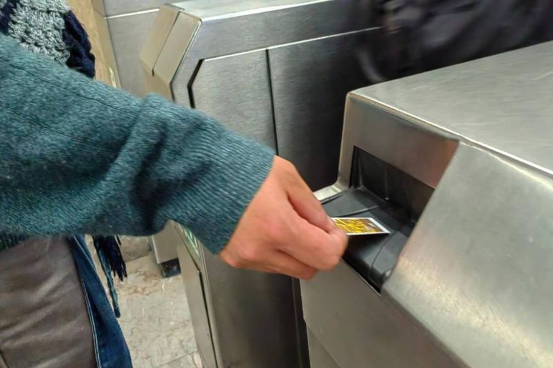 La Línea 7 del Metro será la siguiente en dejar de aceptar el pago con boletos magnéticos
