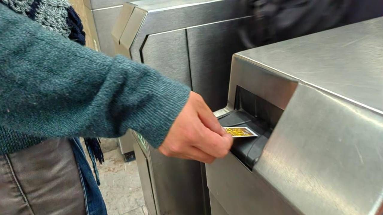La Línea 7 del Metro será la siguiente en dejar de aceptar el pago con boletos magnéticos
